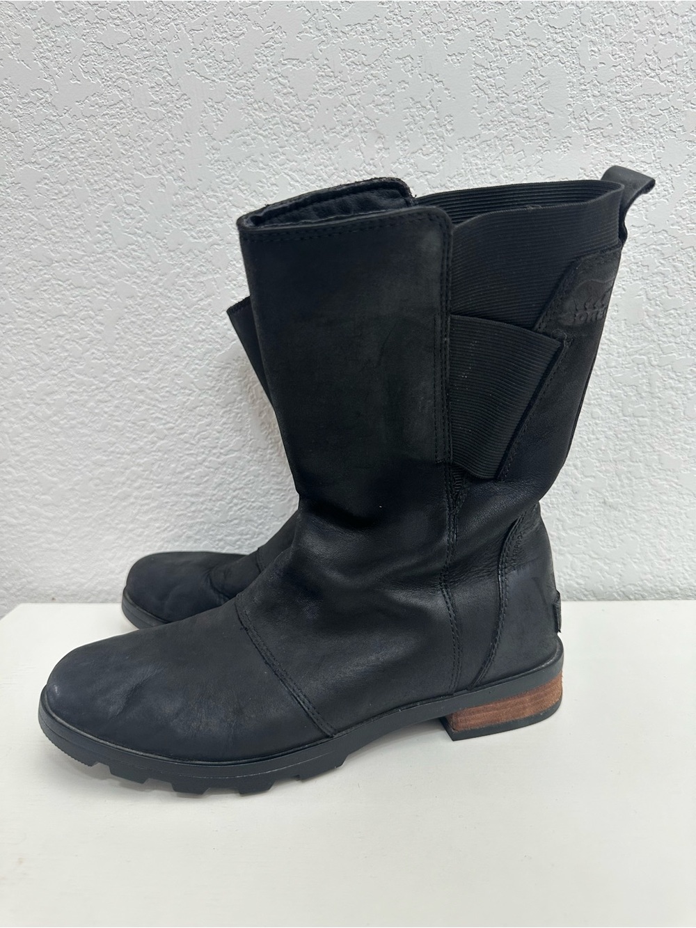 Sorel Womens 7.5 Emelie Mid Black Waterproof Full Grain Leather Boots NL2679-010